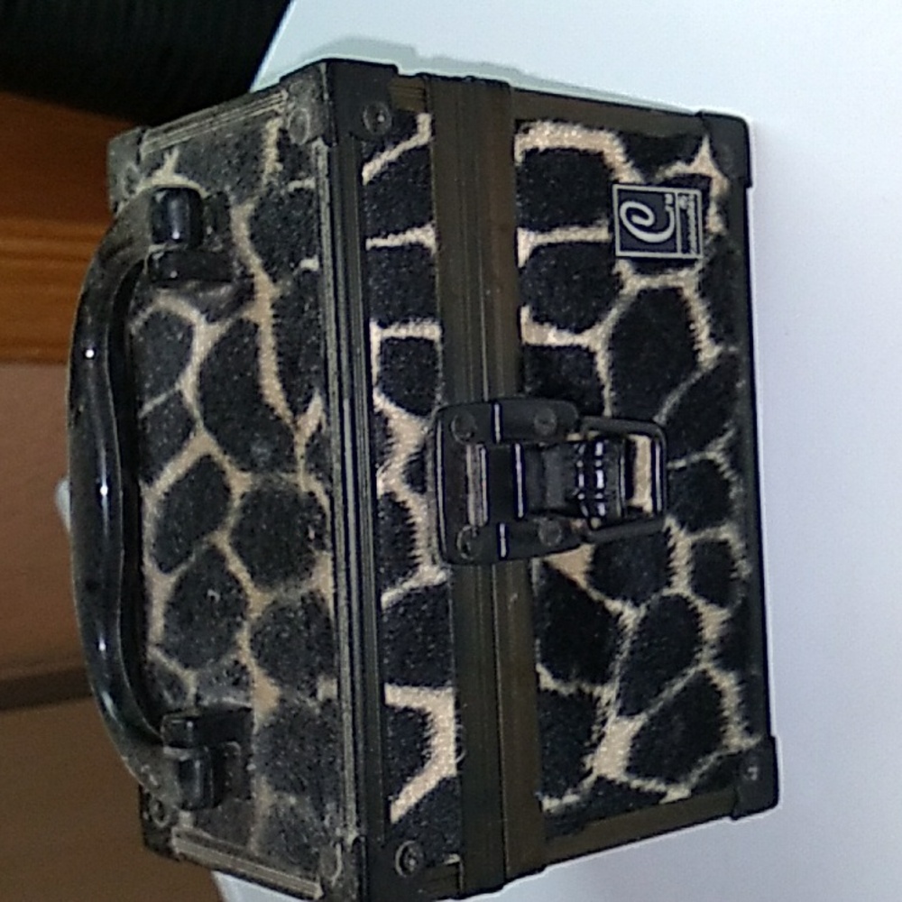 🦒  Caboodles GIRAFFE Print Hard Case 
         🆘  GIFTING. 🔜